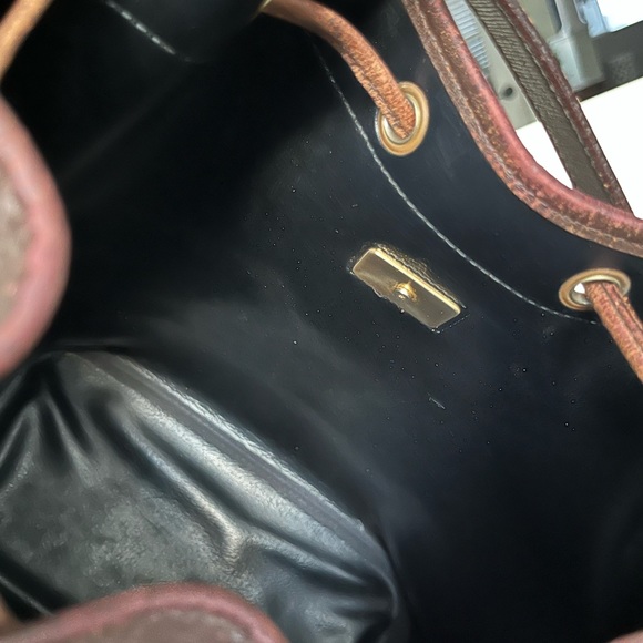 Burberry’s Authentic & Vtg Novacheck fabric Drawstring Bucket bag Leather lined - Picture 15 of 16